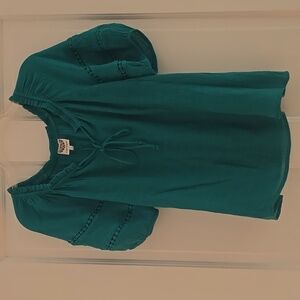 Woman's Lightweight Top. Puffed Short Sleeve. Decorative lace inset. Sz. Small